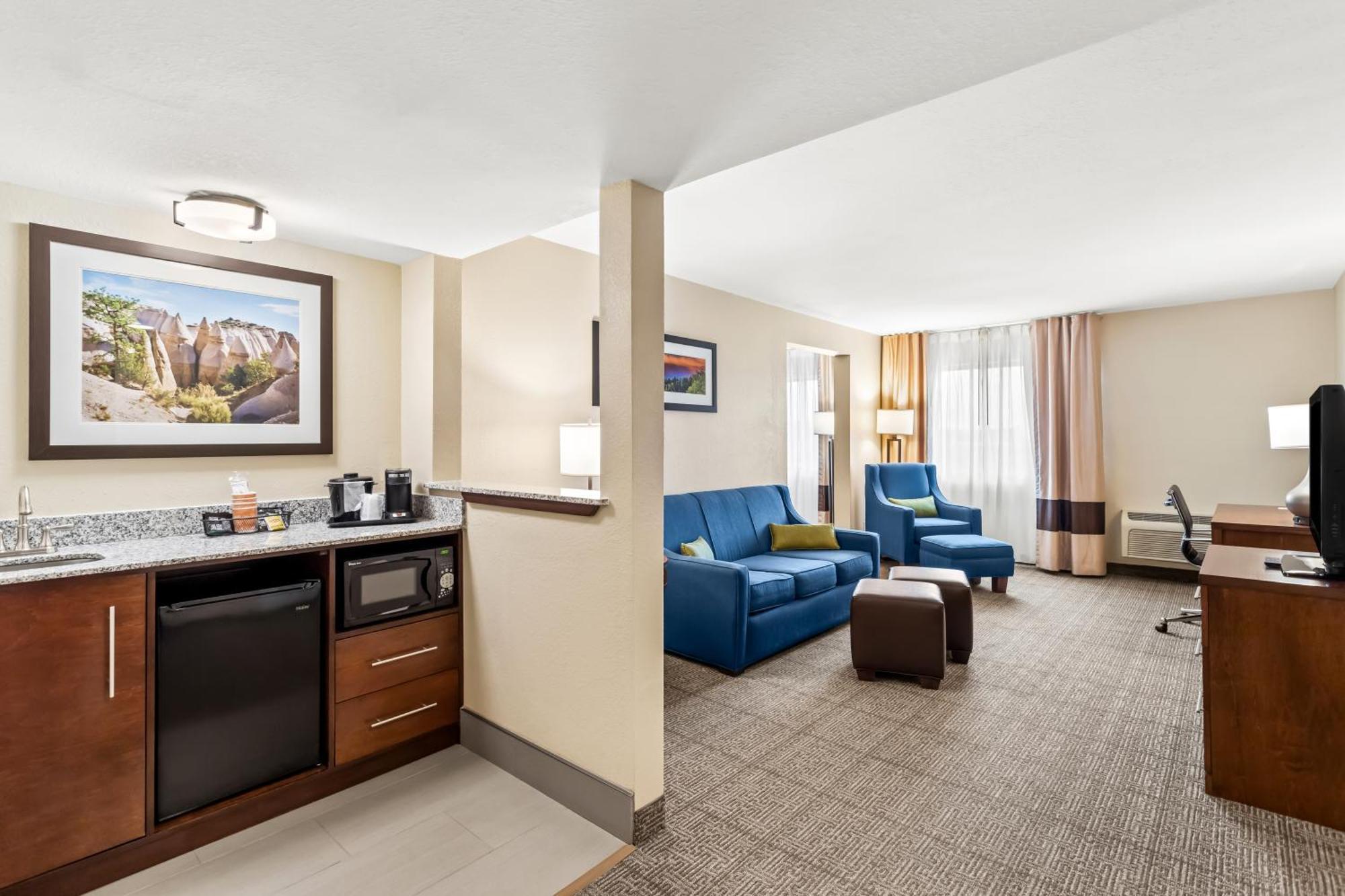 Comfort Inn & Suites Albuquerque Downtown מראה חיצוני תמונה