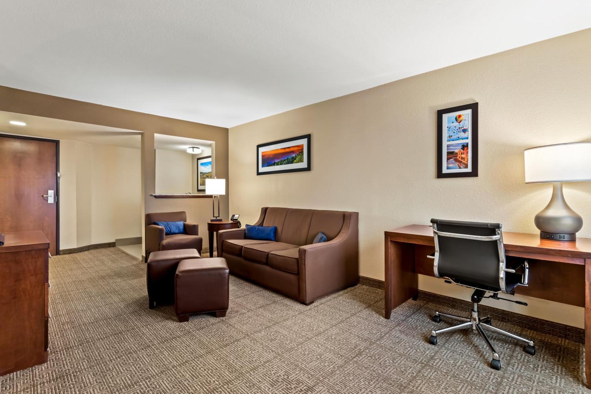 Comfort Inn & Suites Albuquerque Downtown מראה חיצוני תמונה